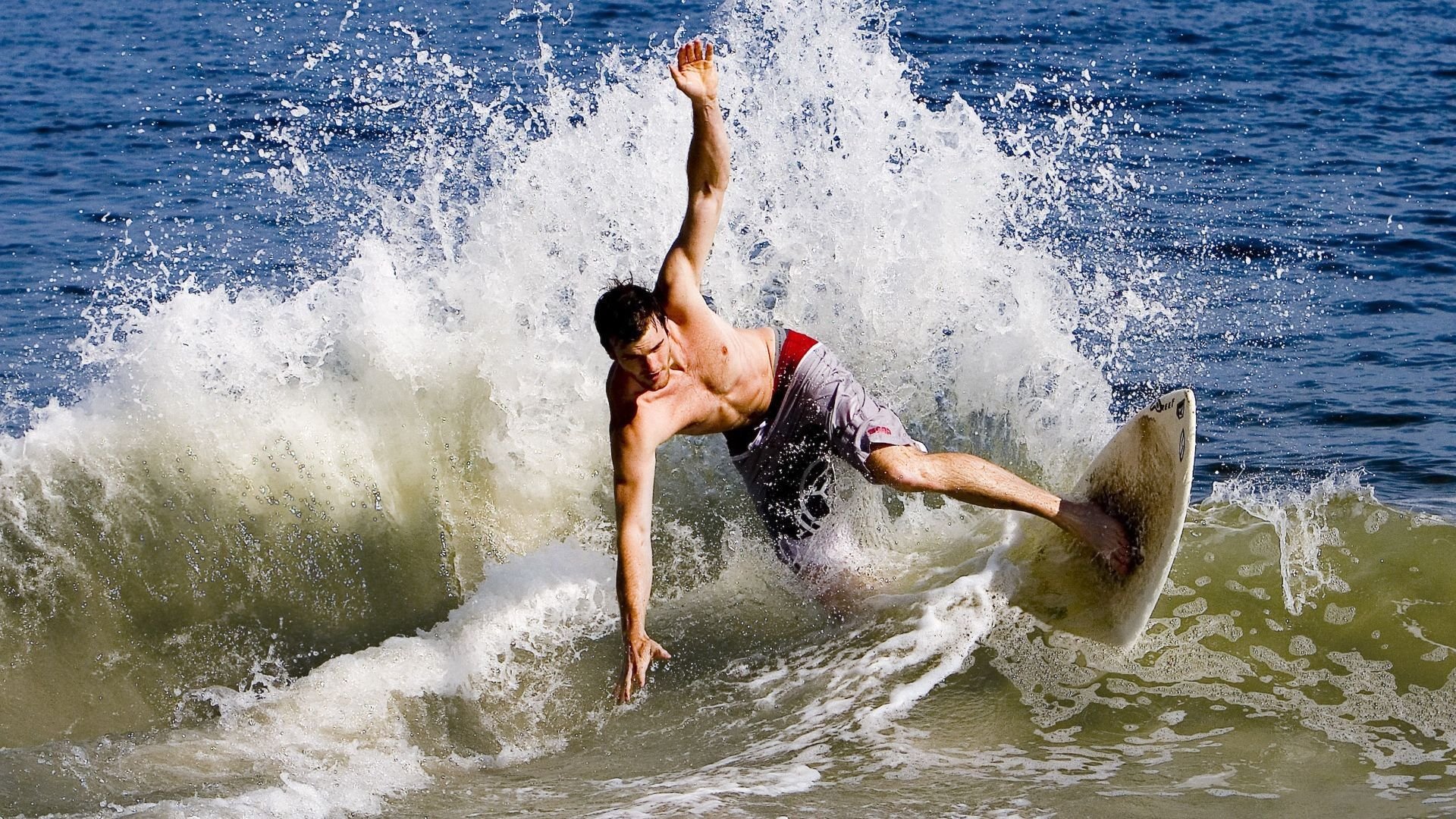 开云体育在线-弗拉霍维奇冠军级表现,伊朗正面击溃苏格兰,绿茵场上的地缘政治寓言